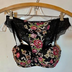 Victoria’s Secret Dream Angels Bra and Cheekini Set Sz 32DD & M Black Floral